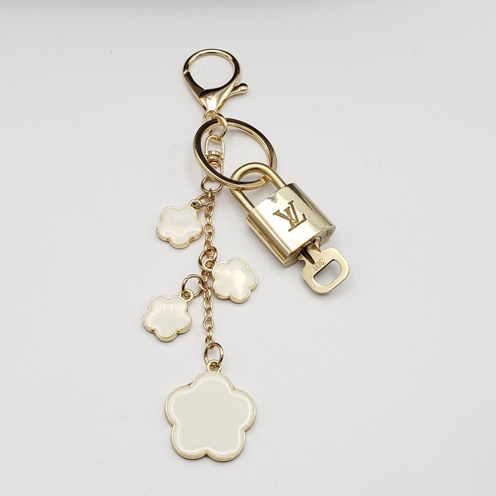 Louis Vuitton Gold Lock & Key 🔑 Authentic LV Unbranded Flower Keychain Charm - Picture 12 of 16